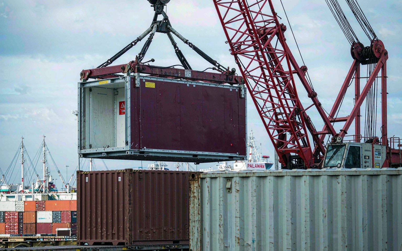 Containerised battery storage for a Philippines solar BESS project being unloaded at Manila port