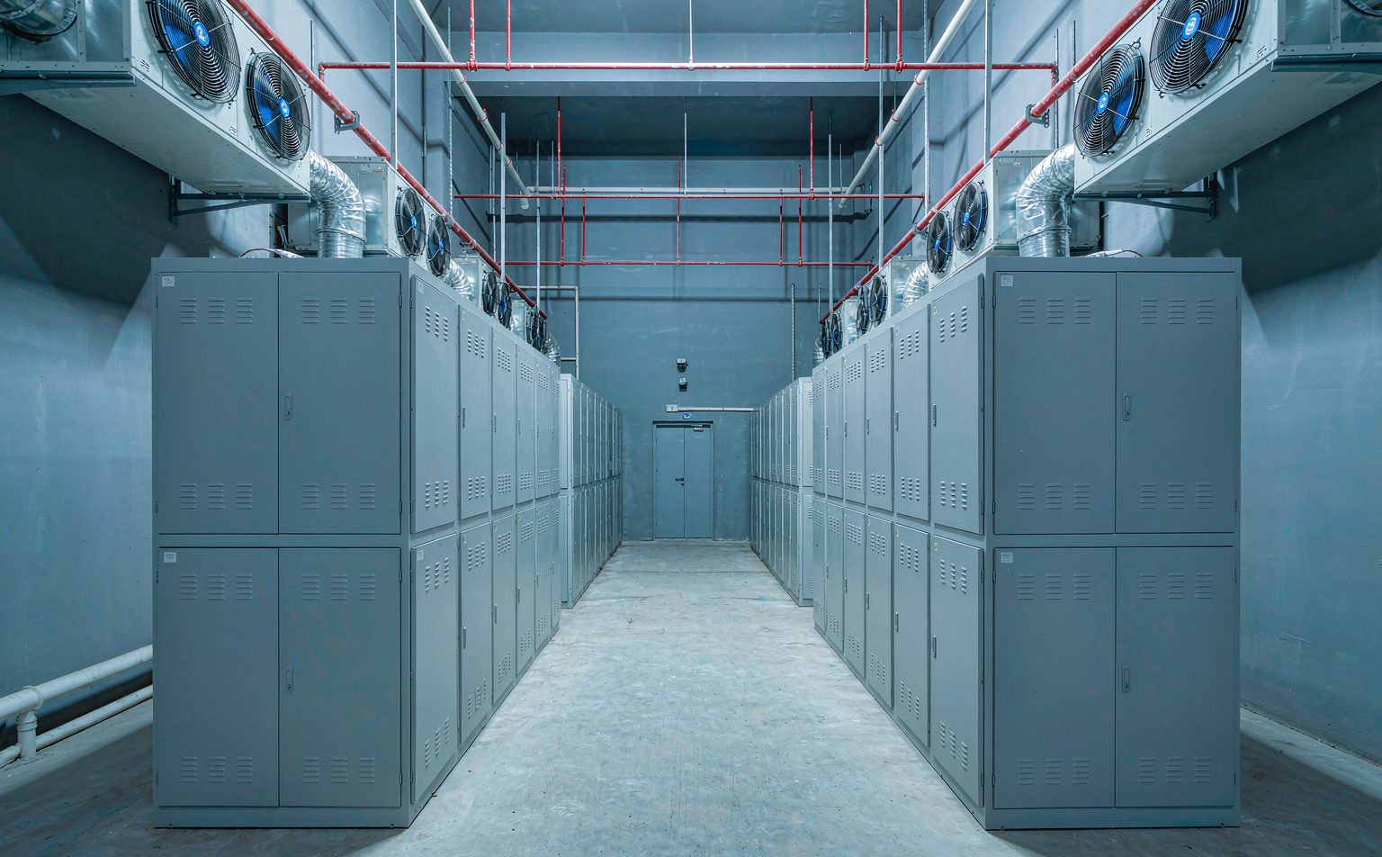 Indoor battery room with LFP cabinets, cooling and fire protection for a commercial BESS Philippines project