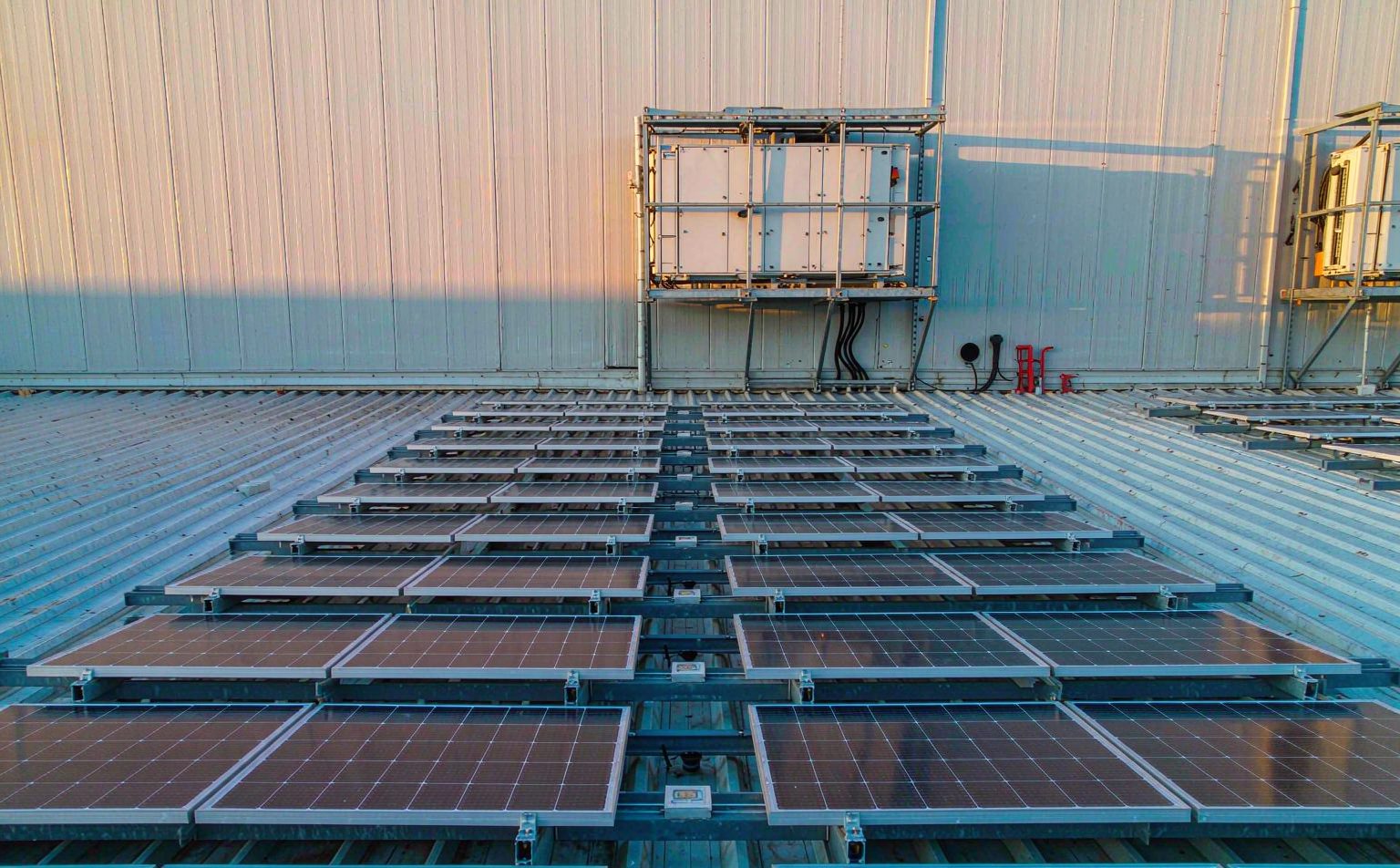 Rooftop PV array and hybrid inverter sizing bank on a light industrial building