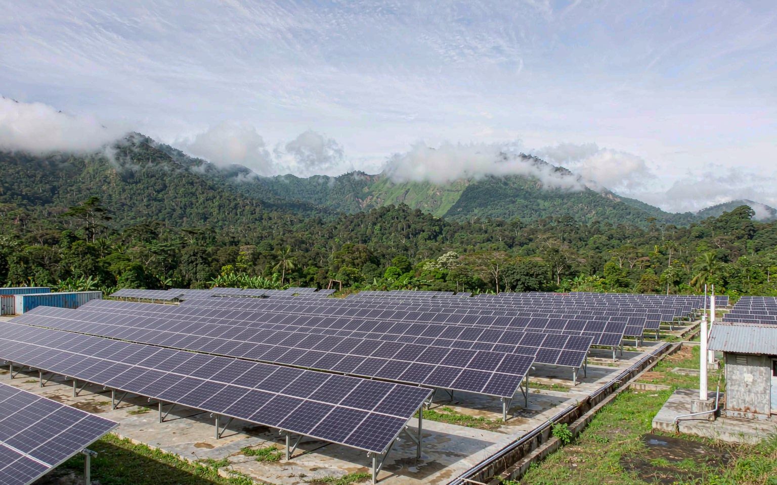 Off-grid solar Papua New Guinea: ground-mounted power station in a remote highland valley